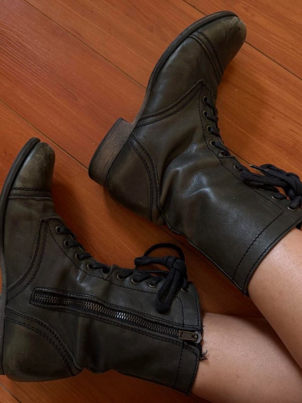 The Lasso Boots - Picture 9 of 9